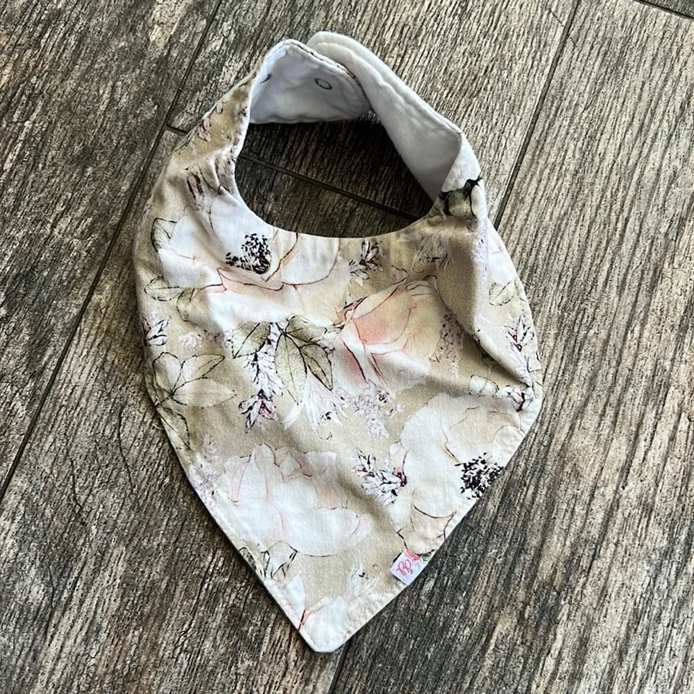 2 bundled drool bibs